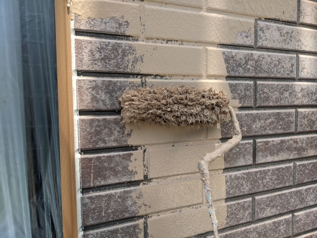 ペンキローラーと外壁